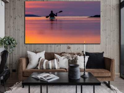Kajakkpadler i solnedgang